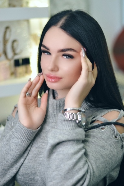 Karina — photo